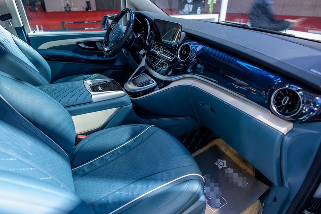 Mercedes-Maybach bản van cho triệu phú: Màn hình khổng lồ, ghế như ngai vàng, sàn đá cẩm thạch - Ảnh 8.