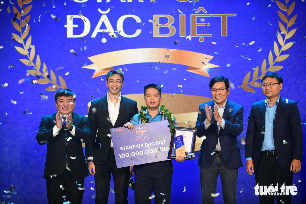 Anh Hồ Minh Đức nhận giải đặc biệt của Tuổi Trẻ Start-Up Award 2023