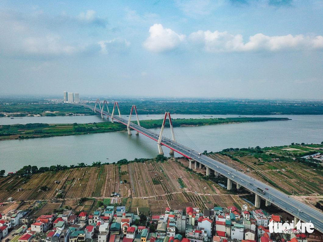 Cầu Nhật Tân (Hà Nội) bắc qua sông Hồng - Ảnh: NAM TRẦN