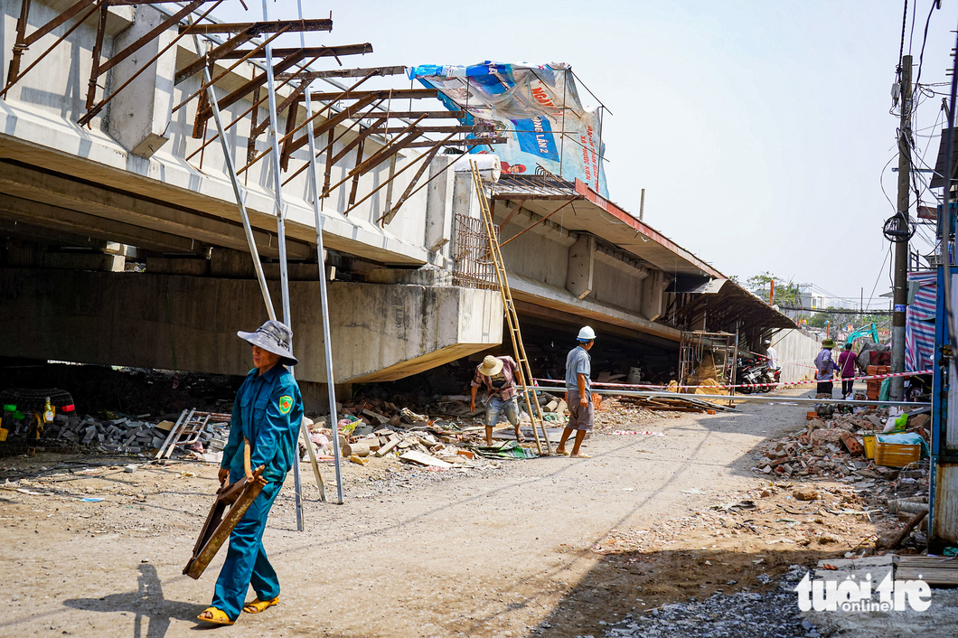 Làm xuyên lễ trên nhiều công trình giao thông ở TP.HCM - Ảnh 9.