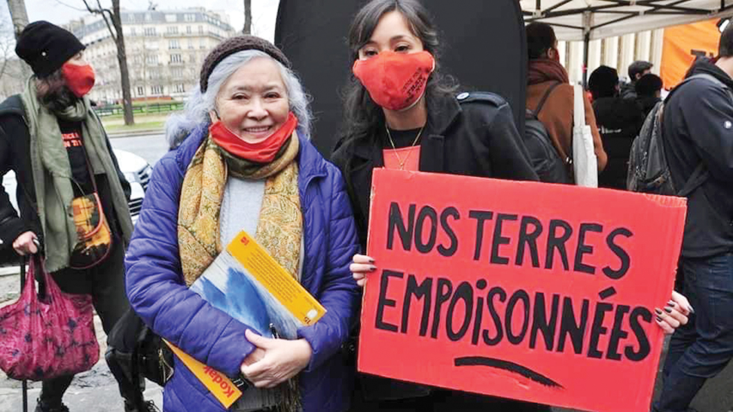 Bà Trần Tố Nga trong một cuộc biểu tình ủng hộ nạn nhân chất độc da cam tại Pháp - Ảnh: NVCC