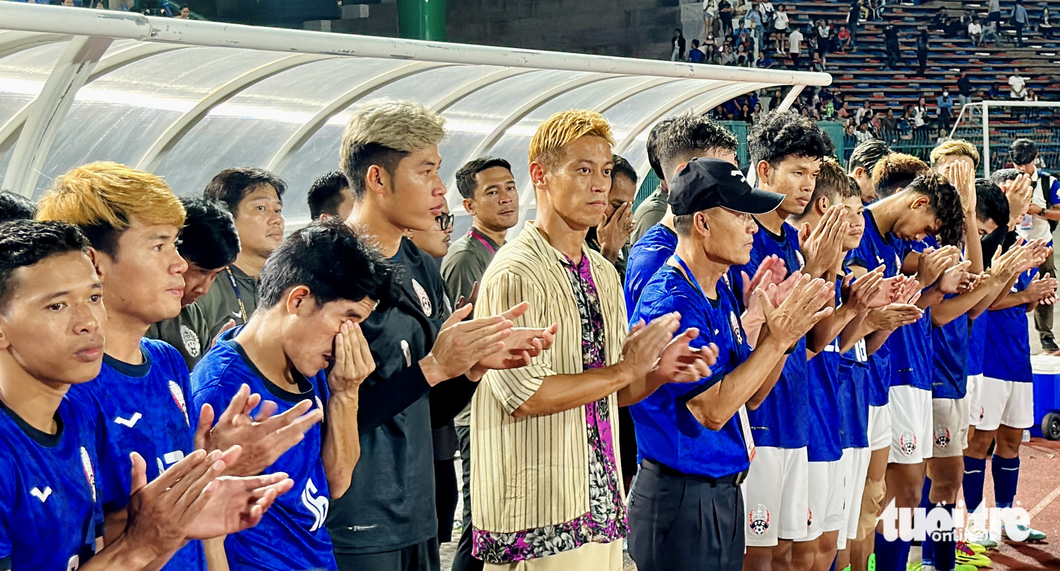 Cuộc chia tay cảm xúc của HLV Keisuke Honda - Ảnh 8.