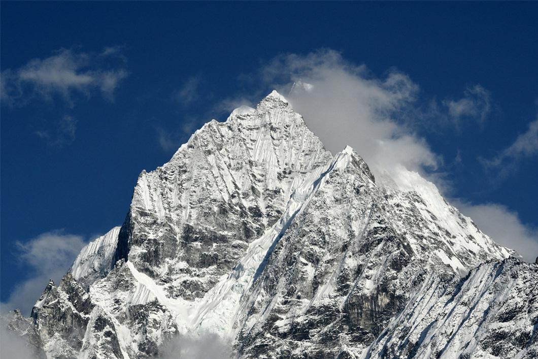 Dãy Himalaya phủ đầy tuyết trắng - Ảnh: Prakash Mathema/ AFP