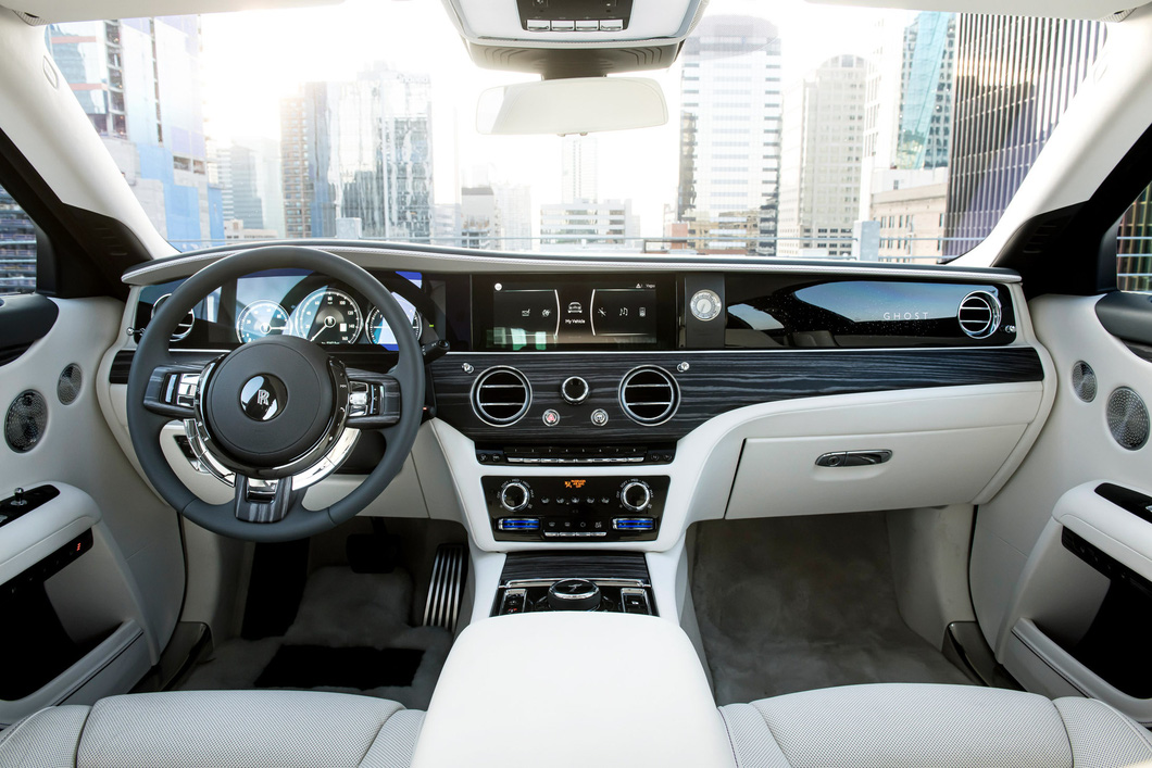 Sưu tầm nghệ thuật và mê xe doanh nhân Nhật đặt Rolls Royce Phantom với  dấu ấn Hermès