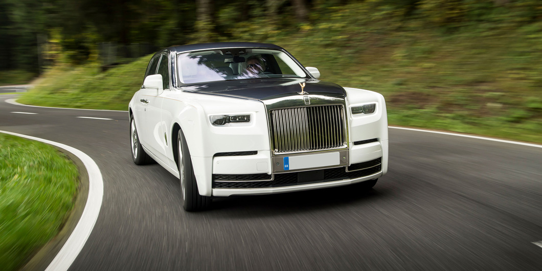 Xe Rolls-Royce im lặng như tờ, người lái mất phương hướng - Ảnh 10.