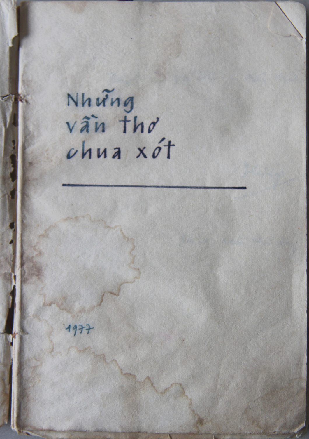 Trang đầu "Những vần thơ chua xót" của Nguyễn Huy Thiệp - Ảnh: MAI ANH TUẤN