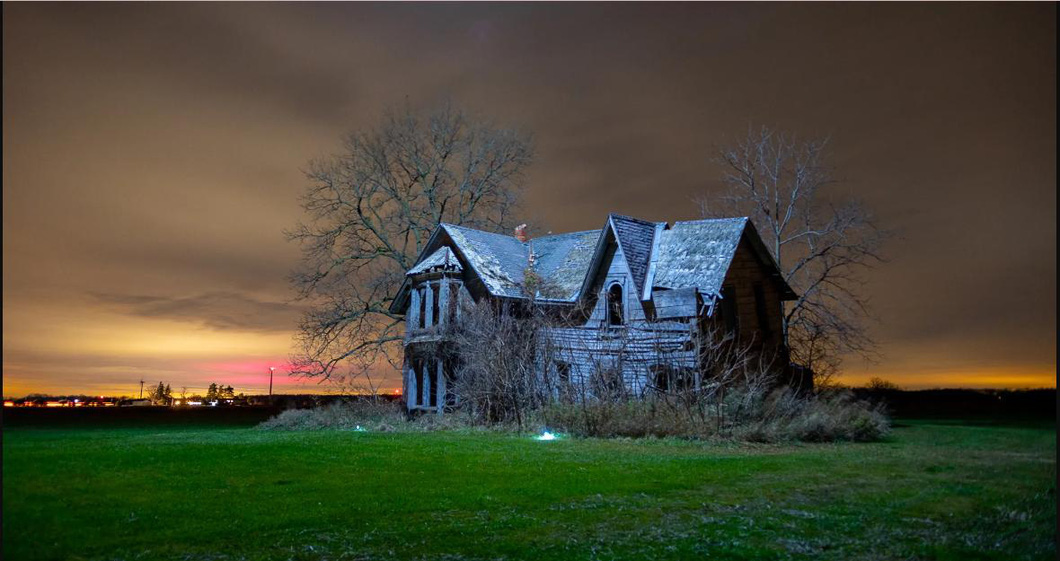 Ngôi nhà bỏ hoang được chụp ảnh nhiều nhất ở Canada nguy cơ bị phá dỡ - Ảnh 1.