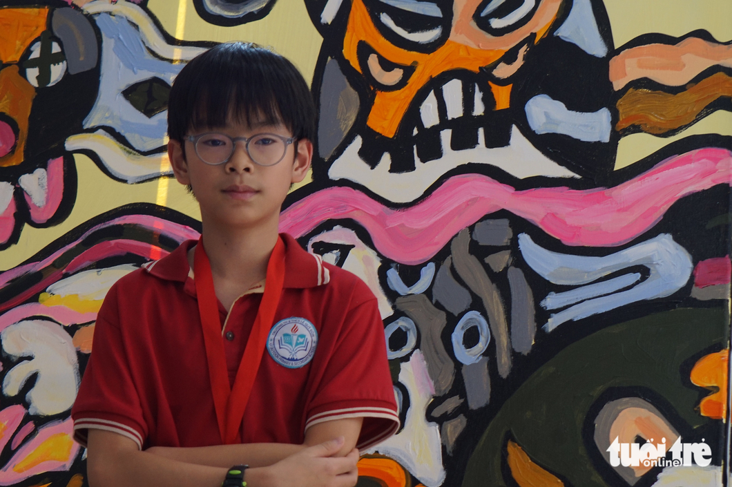 Họa sĩ Thành Chương ‘choáng’ với tranh của bé 11 tuổi được Giải thưởng Dế Mèn - Ảnh 2. Họa sĩ Thành Chương ‘choáng’ với tranh của bé 11 tuổi được Giải thưởng Dế Mèn - Ảnh 2.