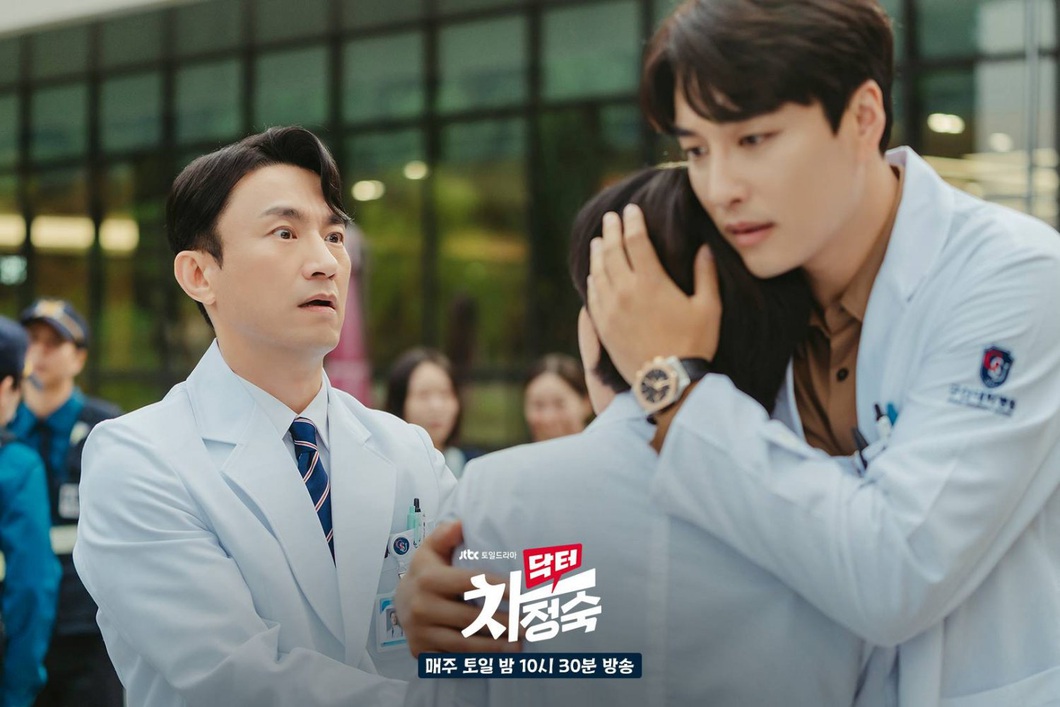 Doctor Cha: Ngoại tình mà không ức chế, đánh ghen chất như nước cất - Ảnh 1. Doctor Cha: Ngoại tình mà không ức chế, đánh ghen chất như nước cất - Ảnh 1.