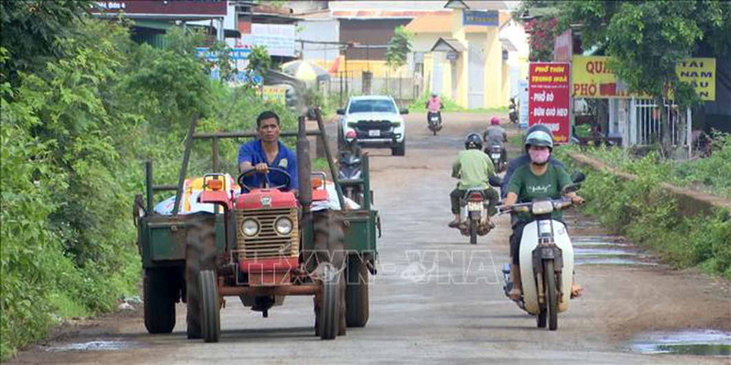 Người dân xã Ea Ktur đã quay trở lại cuộc sống thường nhật sau sự việc nhóm nghi phạm dùng súng, dao tấn công trụ sở UBND xã Ea Tiêu và Ea Ktur, huyện Cư Kuin, tỉnh Đắk Lắk - Ảnh TTXVN