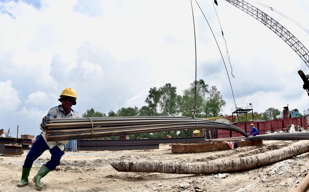 Công trường xây dựng cầu Nhơn Trạch tại xã Long Tân, huyện Nhơn Trạch, Đồng Nai - Ảnh: T.T.D.