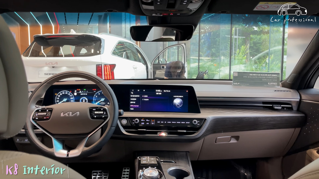 Cụm màn hình đôi thiết kế dạng cong là chi tiết thường thấy trên dải sản phẩm xe Kia gần đây - Ảnh: CAR PROFESSIONAL