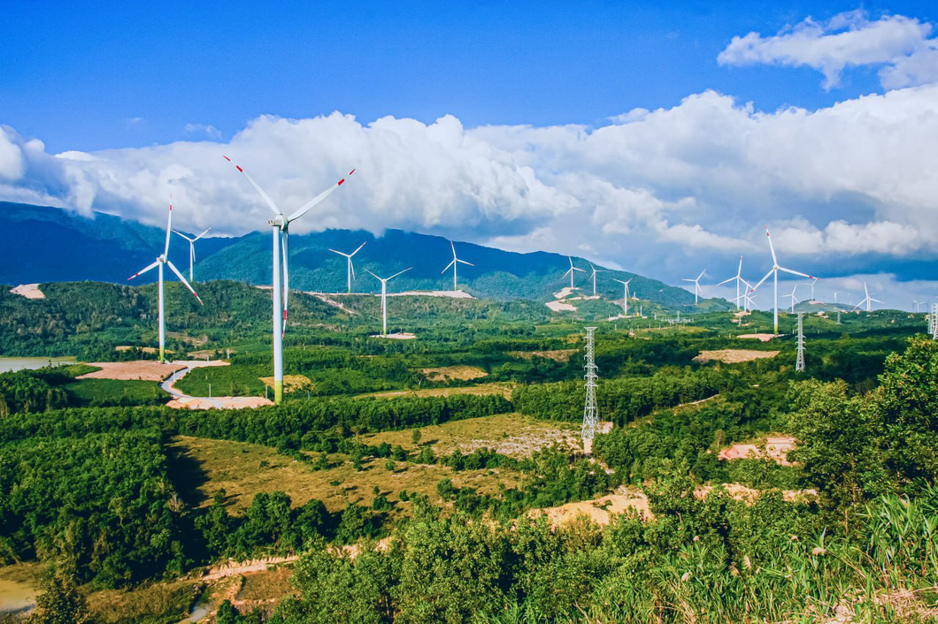 Hình ảnh trụ điện gió tại dự án Nhà máy điện gió Gelex 1, 2, 3 ở Quảng Trị - Ảnh: TTO