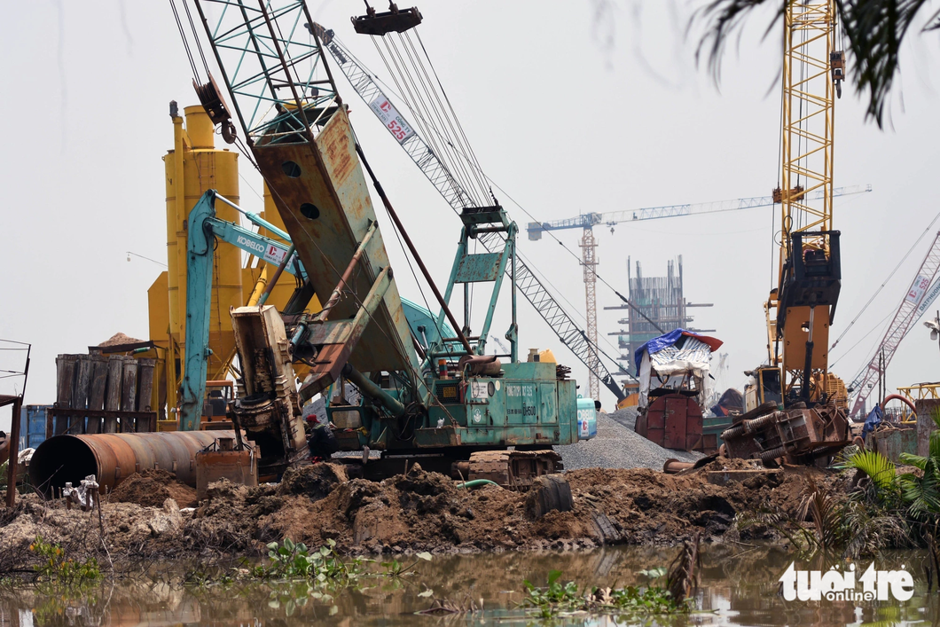 Cận cảnh dự án cầu Nhơn Trạch thiếu mặt bằng, nhà thầu phải thuê đất, sà lan làm công trường - Ảnh 5.