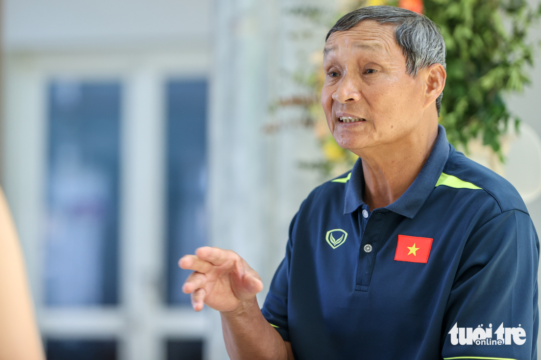Ông Mai Đức Chung: &quot;Được tập và đấu giao hữu với những đội bóng mạnh ở châu Âu, châu Úc sẽ giúp đội nữ Việt Nam làm quen, rút kinh nghiệm, không còn bỡ ngỡ khi vào World Cup&quot; - Ảnh: NGUYỄN KHÁNH