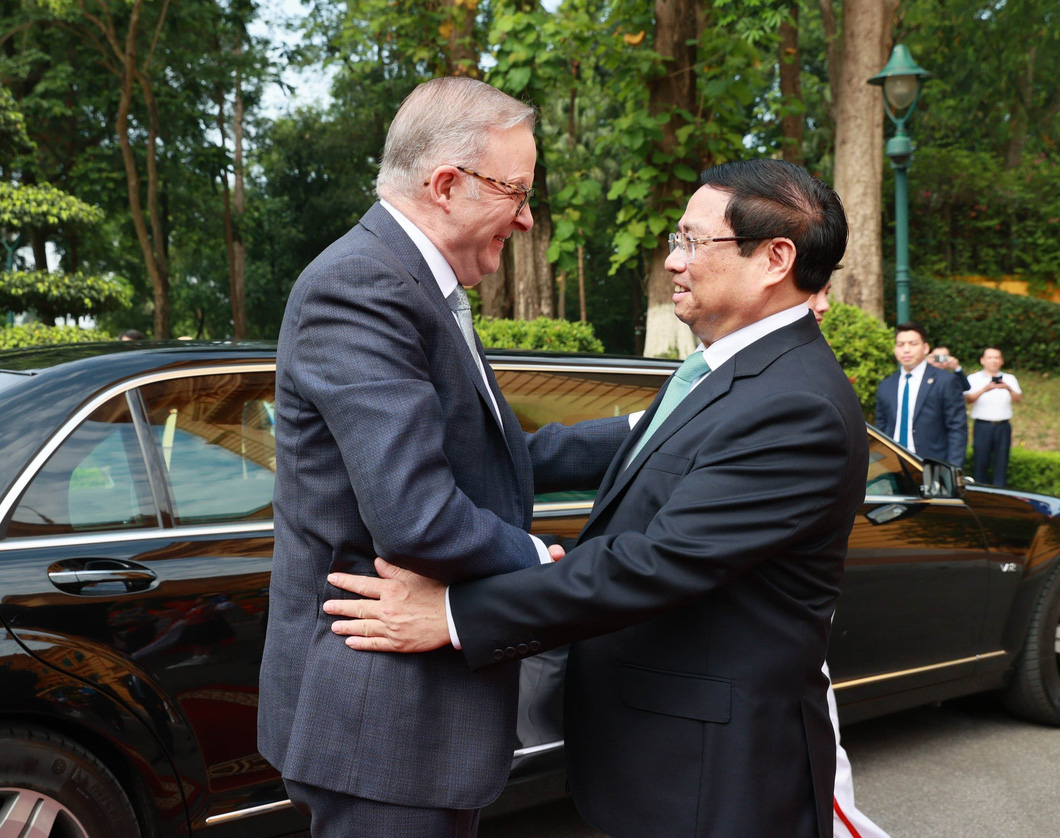 Thủ tướng Phạm Minh Chính đón và hội đàm với Thủ tướng Úc Anthony Albanese - Ảnh 2.