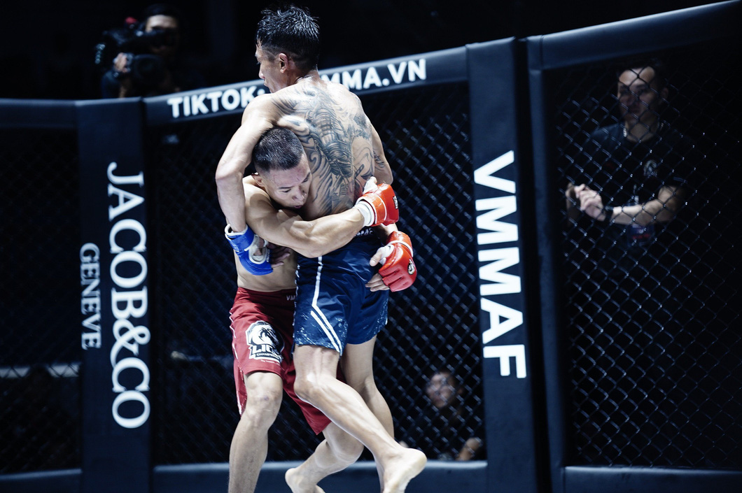 Trần Quang Lộc đánh bại Kamil Michal, bảo vệ thành công đai vô địch - Ảnh 6.