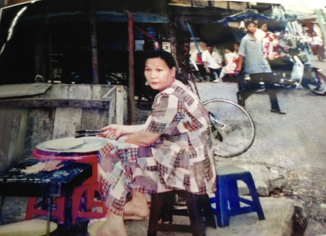 Bà Nguyễn Ngọc Điệp (64 tuổi) là người mở ra quán cơm tấm Ba Ghiền năm 1995 - Ảnh: NVCC