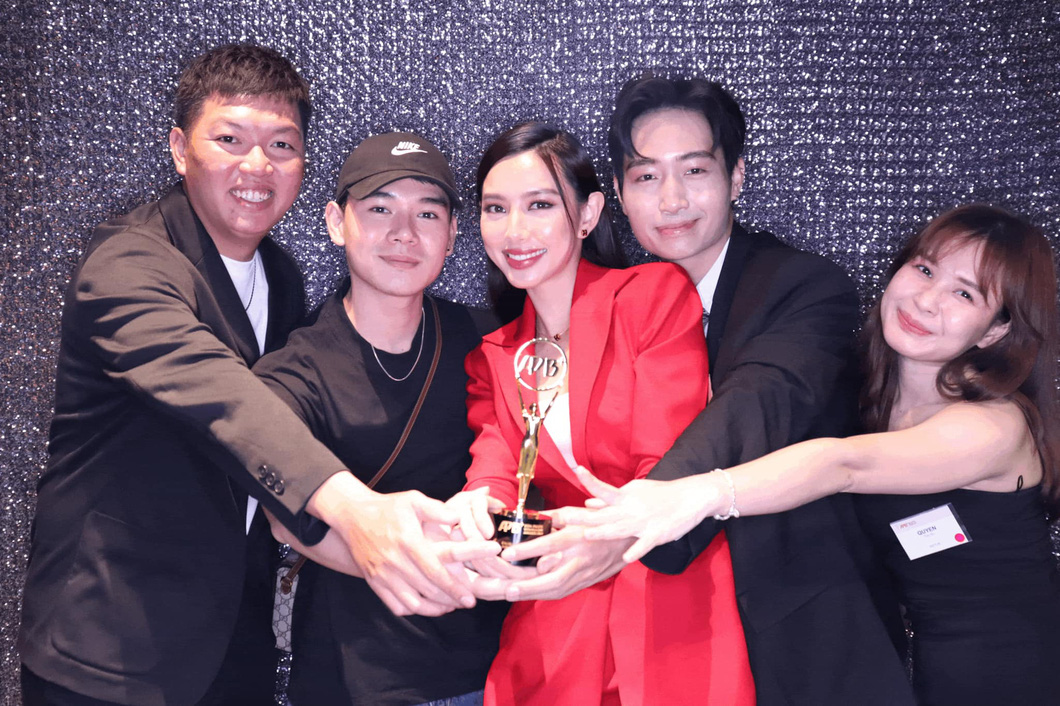 Tin tức giải trí 9-6: Thùy Tiên đoạt giải thưởng quốc tế cho series Sài Gòn về đêm - Ảnh 3.