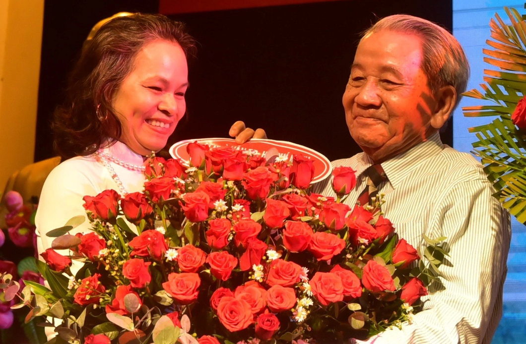 Nhiều người đề xuất giải thưởng Hồ Chí Minh cho nhà thơ Hoài Vũ - Ảnh 1.