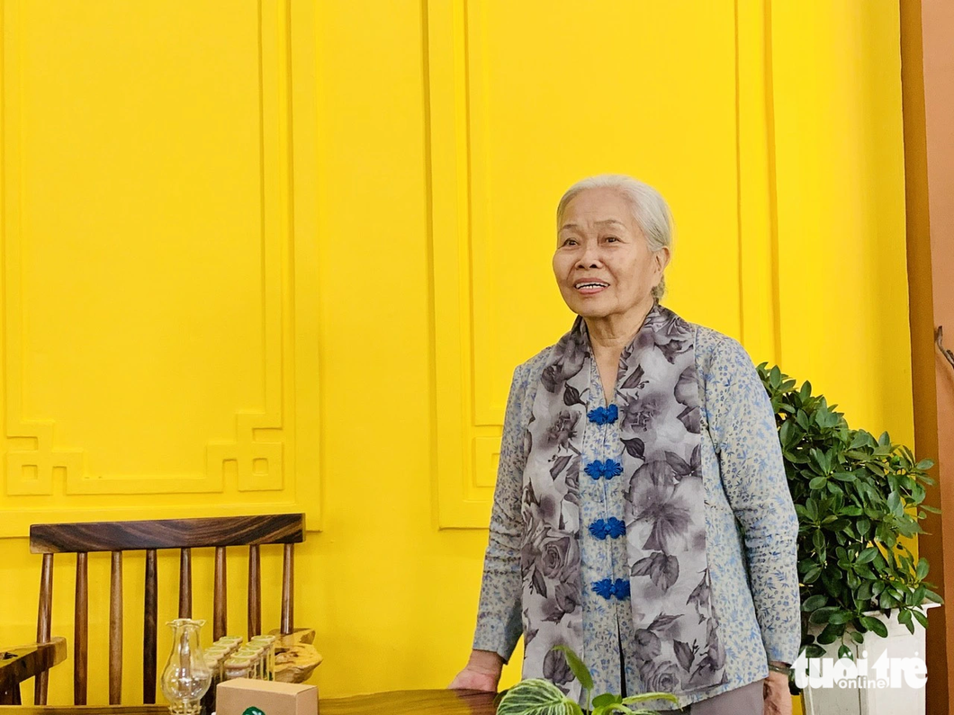 Bà Lê Tú Cẩm - chủ tịch Hội Di sản TP.HCM - chia sẻ về bảo tồn di sản - Ảnh: HOÀI PHƯƠNG