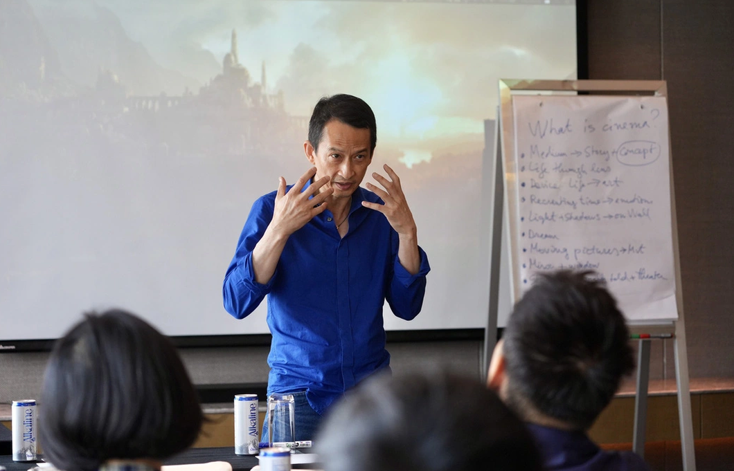 Đạo diễn Trần Anh Hùng tại buổi Directing Workshop ở Việt Nam - Ảnh: HỮU HẠNH