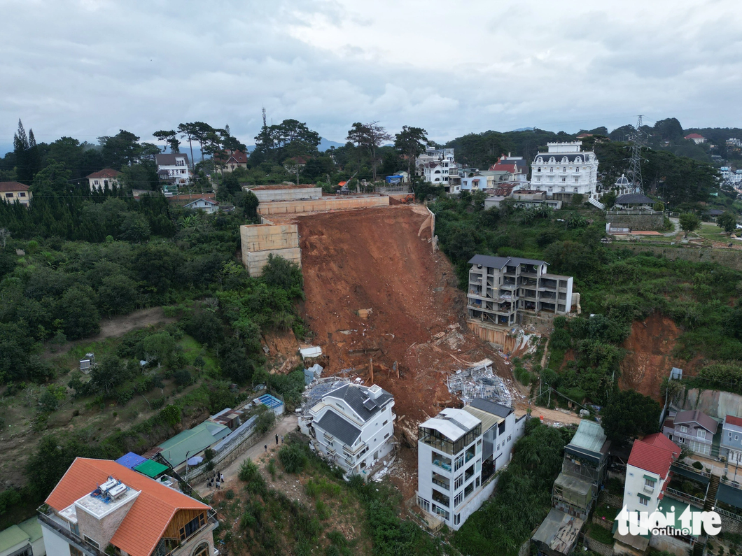 Đất bồi với khối lượng lớn cùng kết cấu bờ ta luy kém được xem là nguyên nhân gây nên vụ sạt lở kinh hoàng tại Đà Lạt - Ảnh: M.V