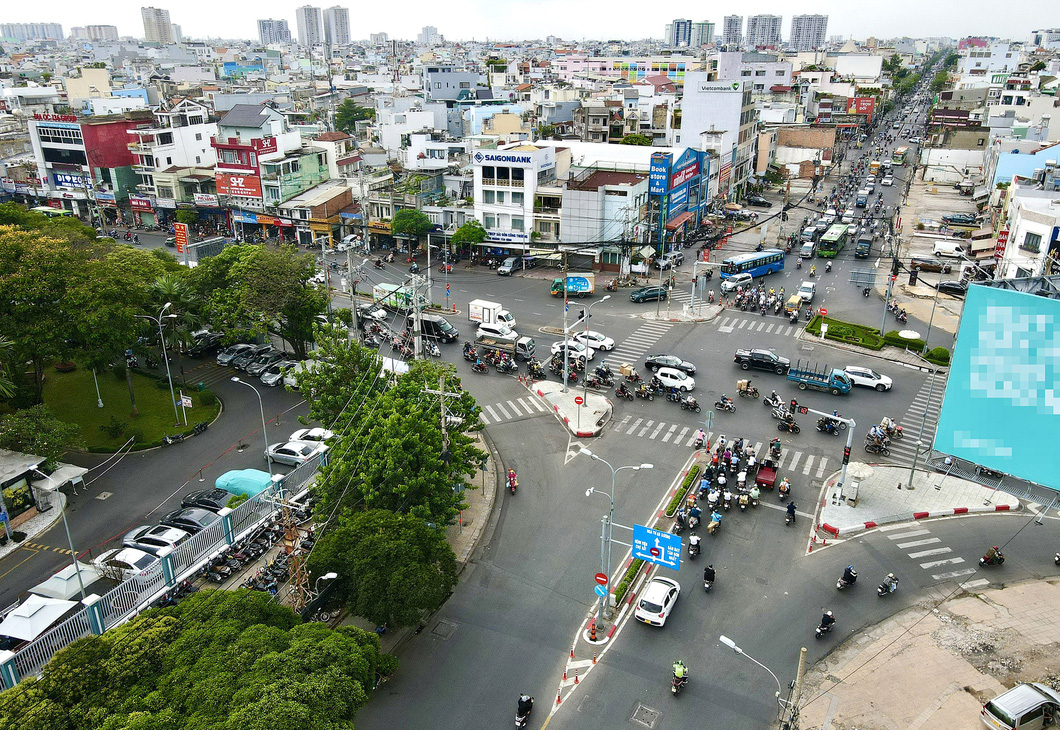 Dự án tuyến metro số 2 tại khu vực ngã tư Bảy Hiền (Lý Thường Kiệt - Cách Mạng Tháng Tám, quận Tân Bình, TP.HCM) đã hoàn thành giải tỏa chuẩn bị thi công - Ảnh: T.T.D.