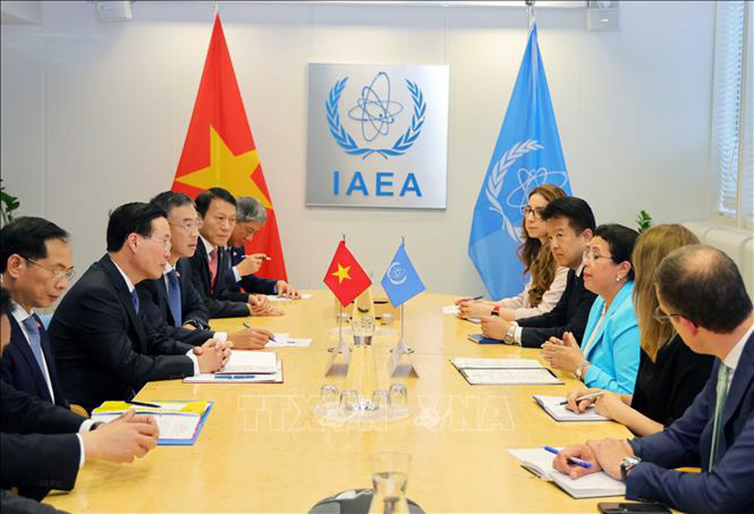 Chủ tịch nước Võ Văn Thưởng trong cuộc gặp với quyền tổng giám đốc IAE Najat Mokhtar. Hai bên nhất trí đánh giá hợp tác giữa IAEA và Việt Nam đang phát triển tốt đẹp - Ảnh: TTXVN