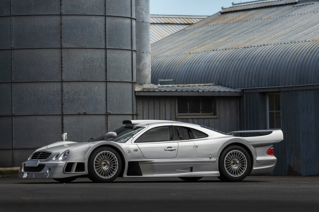 Mercedes-Benz CLK GTR Straßenversion nguyên bản vốn là một trong những chiếc xe khó "copy" nhất - Ảnh: Twitter