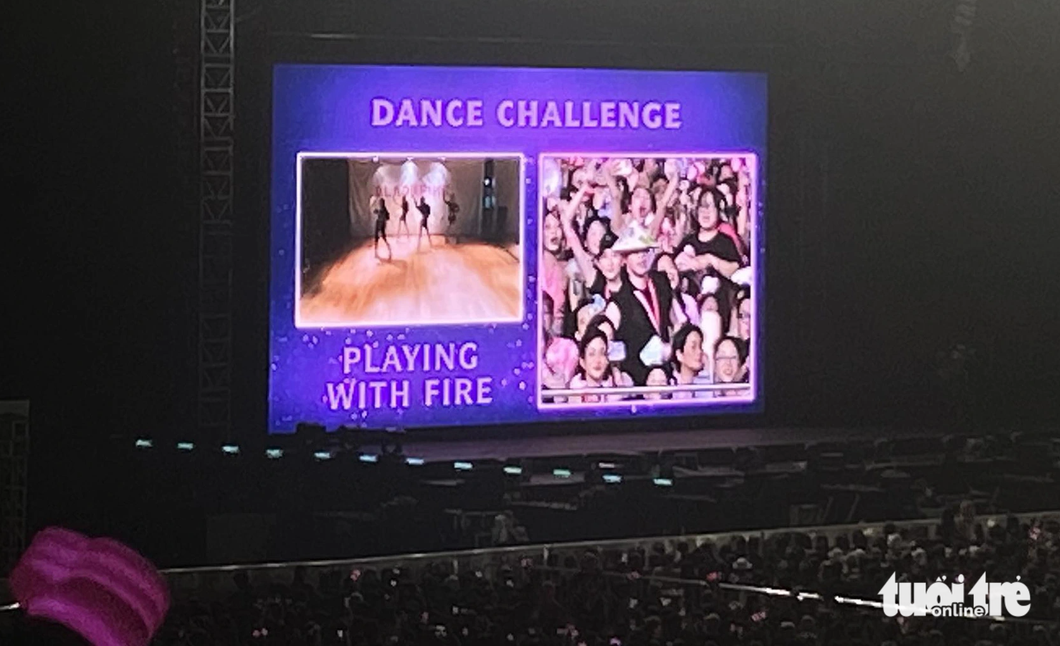 Chương trình tiếp tục với màn Dance Challenge (thử thách nhảy). Camera được chiếu bất kỳ trên khán đài, khán giả hưởng ứng bằng cách nhảy duet cùng thần tượng với các vũ điệu quen thuộc trong Ddu-du Ddu-du, On The Ground, Pink Vernom,…