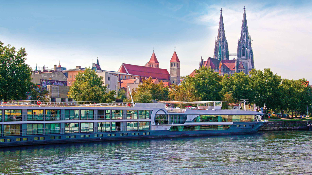 Avalon Waterways nổi tiếng với thiết kế tàu tận dụng tối đa không gian mở để du khách có thể ngắm cảnh đẹp từ mọi góc độ - Ảnh: Expedia