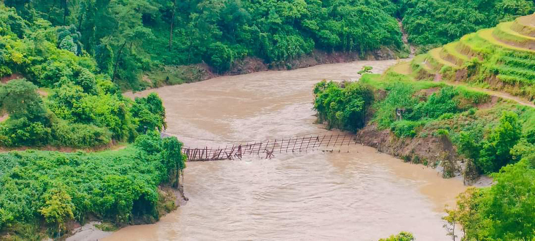 Cầu treo bắc qua sông Chảy đoạn qua xã Pờ Ly Ngài bị hư hỏng nặng - Ảnh: Truyền thông Hoàng Su Phì