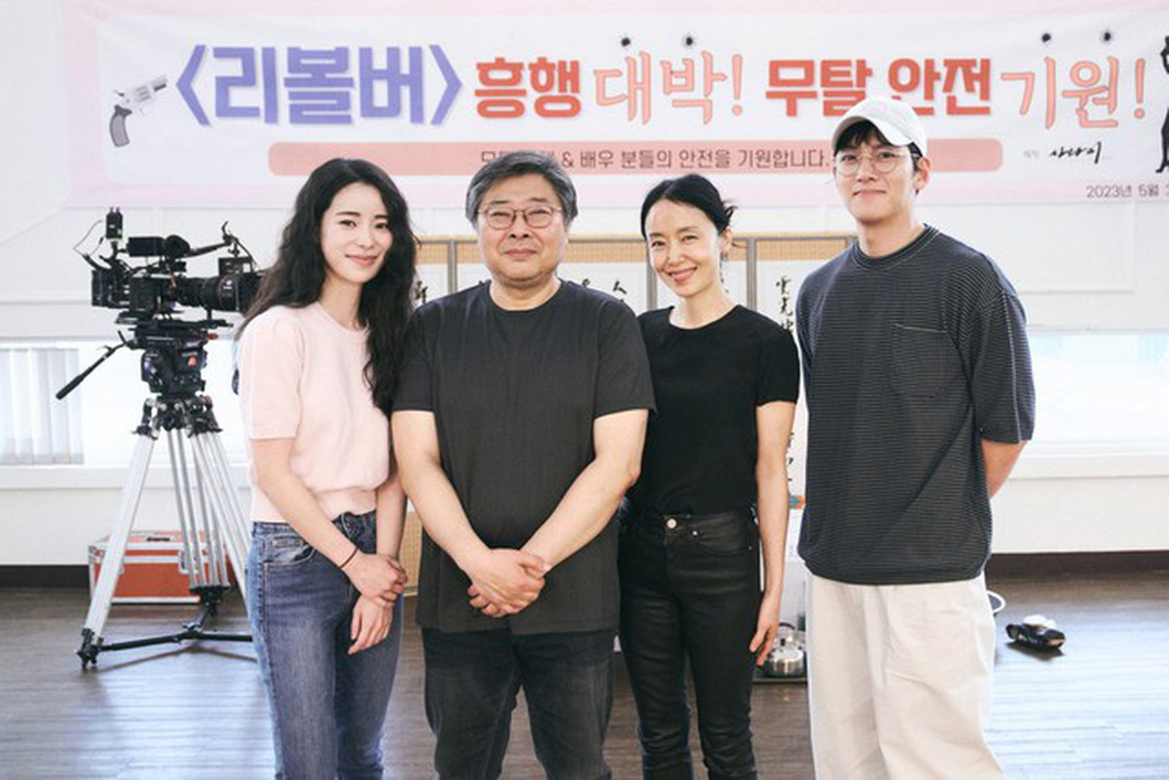 Lim Ji Yeon, Oh Seung Wook, Jeon Do Yeon, Ji Chang Wook tại buổi thoại kịch bản - Ảnh: SOOMPI