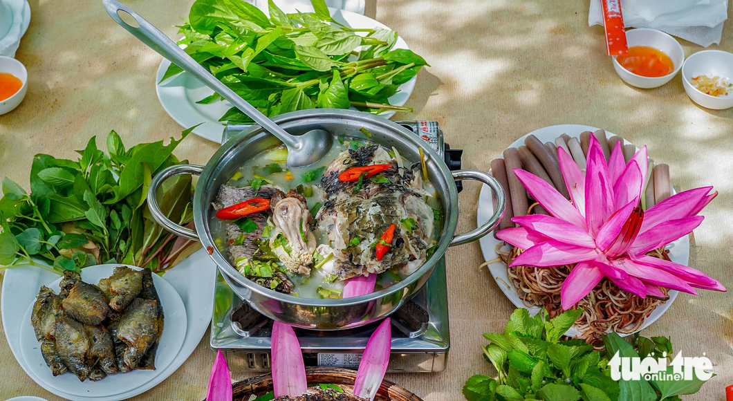 Du khách sẽ thấy sự khác biệt nếu thưởng thức những món ăn từ cá tự nhiên ở rừng U Minh Hạ - Ảnh: THANH HUYỀN