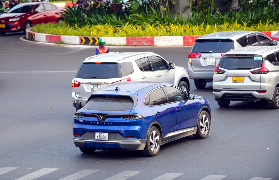 The Ministry of Transport is proposing a number of policies to encourage people to switch to electric cars - Photo: Q. Định