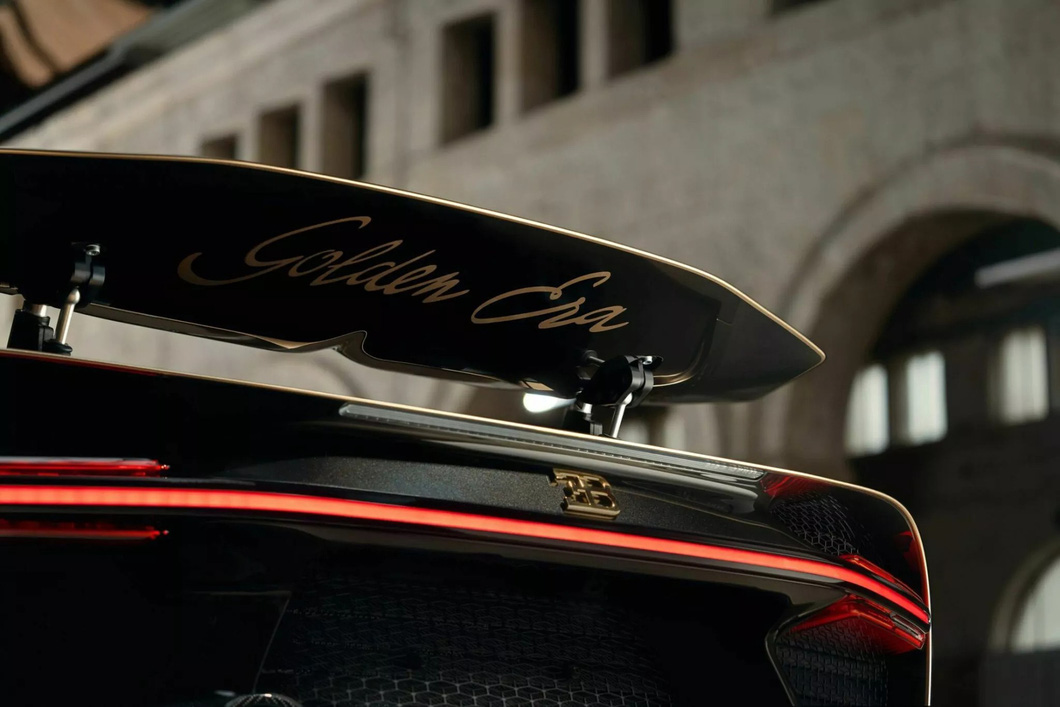 The Bugatti Chiron has a 'gold-plated' version with a special expensive tattoo - photo 9.