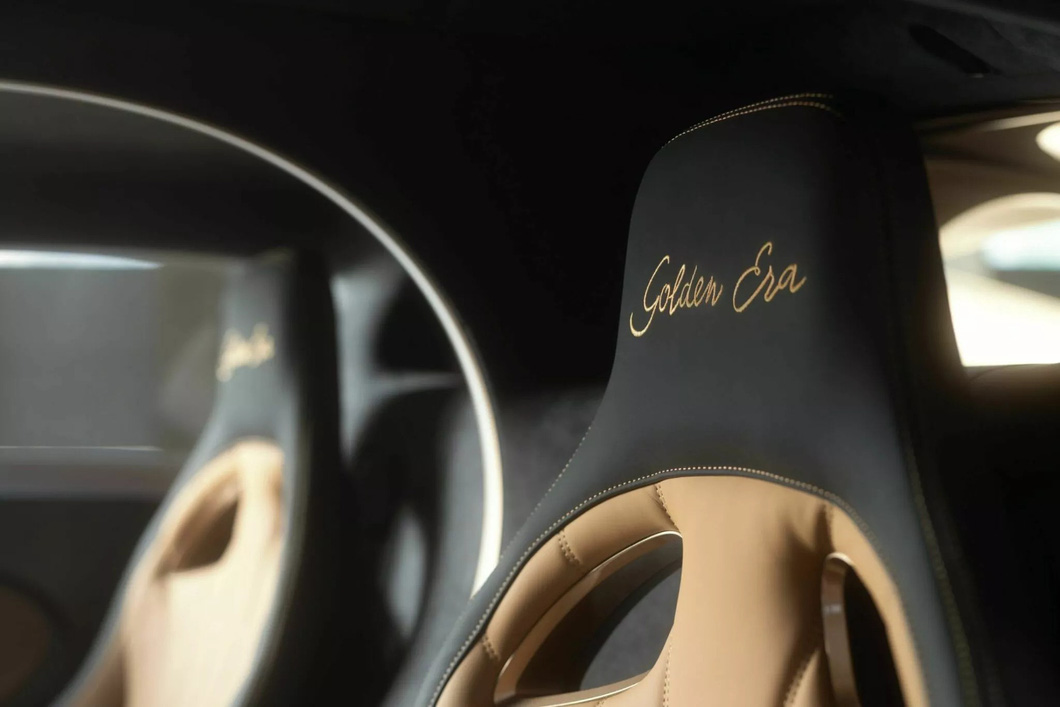 The Bugatti Chiron has a 'gold-plated' version with a special expensive tattoo - photo 11.