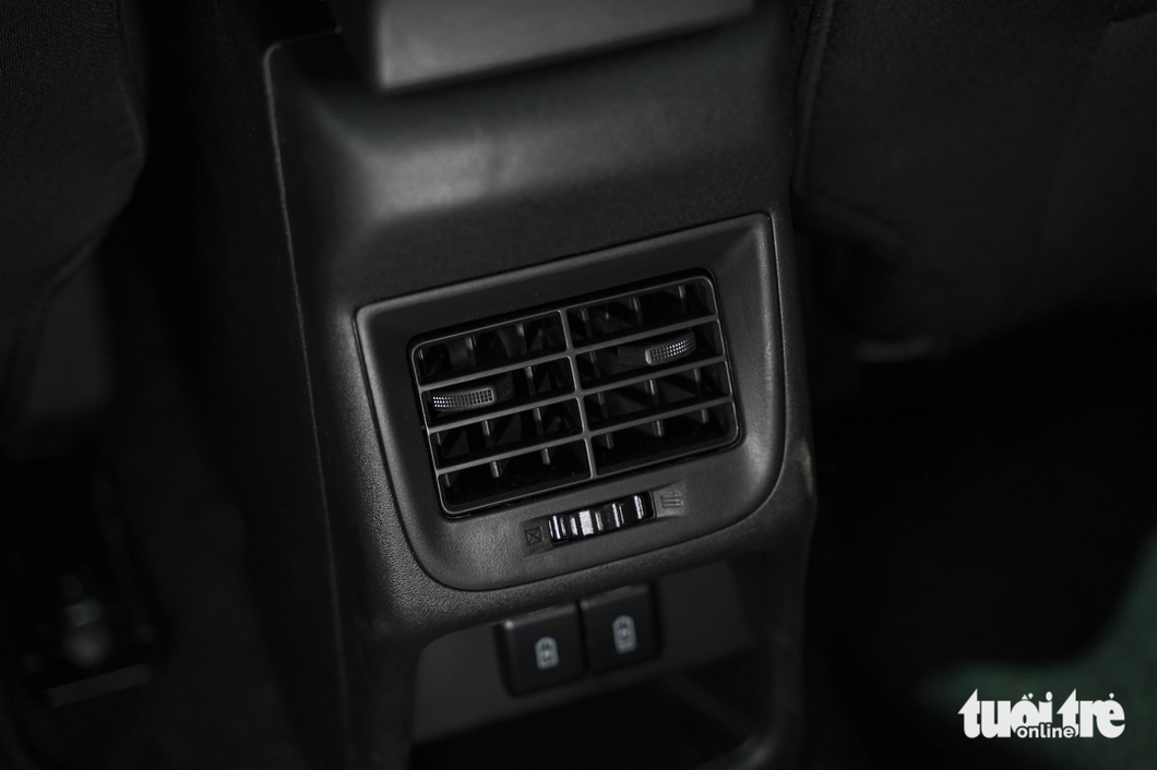 View Suzuki Baleno converted from 413 million VND: the same Toyota Rise segment, many high-end equipment - photo 11. However, the rear seats on this model have air conditioning vents and two USB charging ports.
