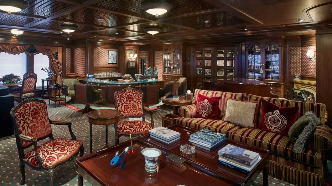 'Sad' fate of Saudi majestic superyacht: 'Tear down' all the furniture and sell it for 'trash' - photo 9 'Sad' fate of Saudi majestic superyacht: 'Tear down' all the furniture and sell it for 'trash' - photo 9