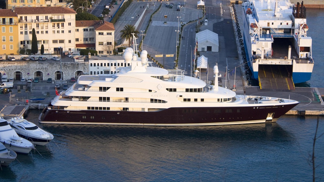'Sad' fate of Saudi royal superyacht: 'Tear down' all the furniture and sell it for 'scrap' - photo 4 According to Boat International, the new owner needed a complete overhaul of the interior and exterior, even more luxurious than before, to bring the boat back to its heyday. One of the changes made was lengthening the boat by 7 metres. Marks of the former owner have been removed. This is a normal process. But what surprises people is how Olivier Leclerc manages to sell these items - Photo: Boat International