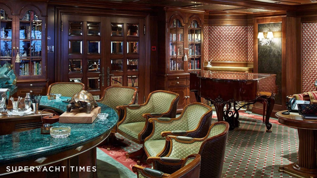 'Tragic' fate of Saudi majestic superyacht: 'Tear down' all the furniture and sell it for 'scrap' - photo 10. Items to be auctioned included a Franz Harmle Regency watch for approximately $330, a Napoleon III-style black wood and tortoiseshell case for approximately $600 and a luxury watch valued at slightly less than $1,800. These are not small numbers for the layman, but the prices are exactly the same as eBay (shopee in Vietnam can be compared to Lazada). Meanwhile, the list price of the Franz Harmle watch is 1,100 USD, but the actual price will be higher if the actual price is higher.
