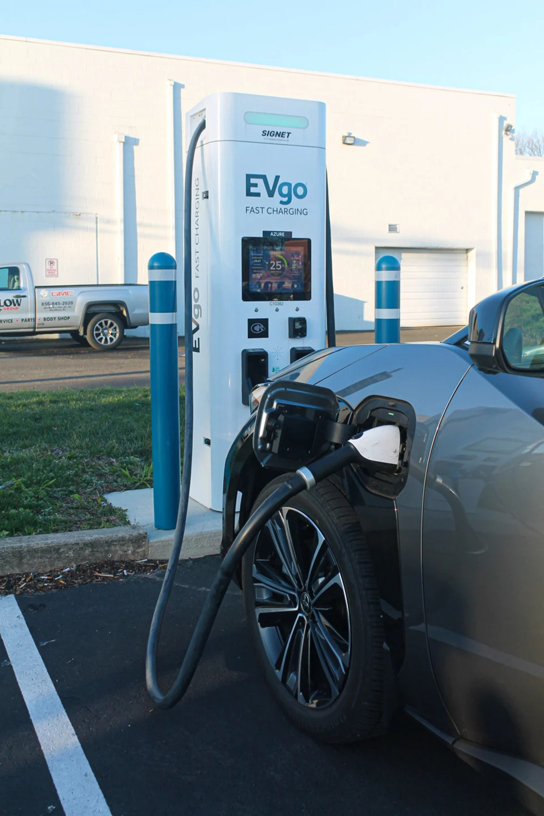 Regular charging isn't as popular as fast charging, but it's worse not to have it - Photo: Insider