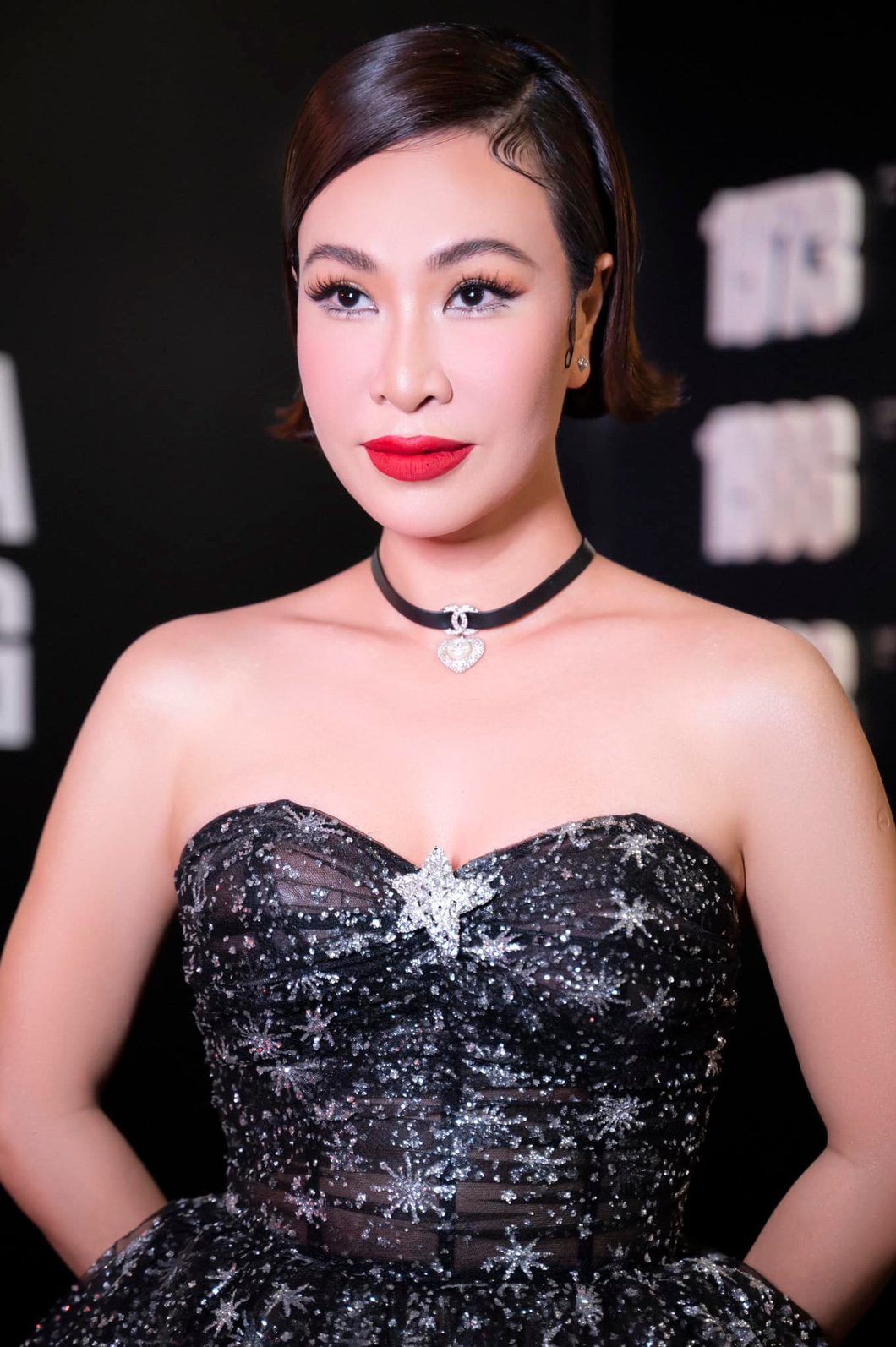 Ca sĩ Uyên Linh được đông đảo khán giả yêu mến khi là quán quân Vietnam Idol 2010. Tên tuổi của cô gắn liền với hàng loạt bản hit, trong đó có &quot;Giữa đại lộ Đông Tây&quot; - Ảnh: Facebook nhân vật