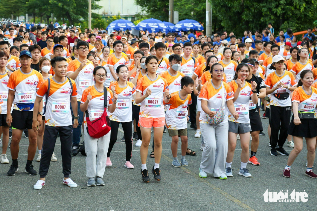 On the morning of 27 August, thousands of people lined up at the main gate of Tan Thuan Export Processing Zone (District 7, Ho Chi Minh City) to participate in the race.