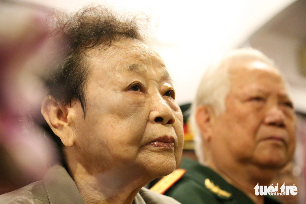 Bà Đoàn Thị Nhỏ (vợ Anh hùng Lực lượng vũ trang nhân dân Nguyễn Đức Hùng, hay còn gọi là ông Tư Chu) tại buổi lễ công bố quyết định thành lập bảo tàng