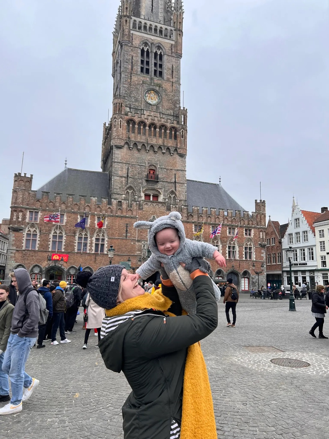 11-month-old baby has traveled to 23 countries: crawling in Switzerland, teething in Norway, weaning in France - Photo 4. 11-month-old baby has traveled to 23 countries: crawling in Switzerland, teething in Norway, weaning in France - Photo 4.
