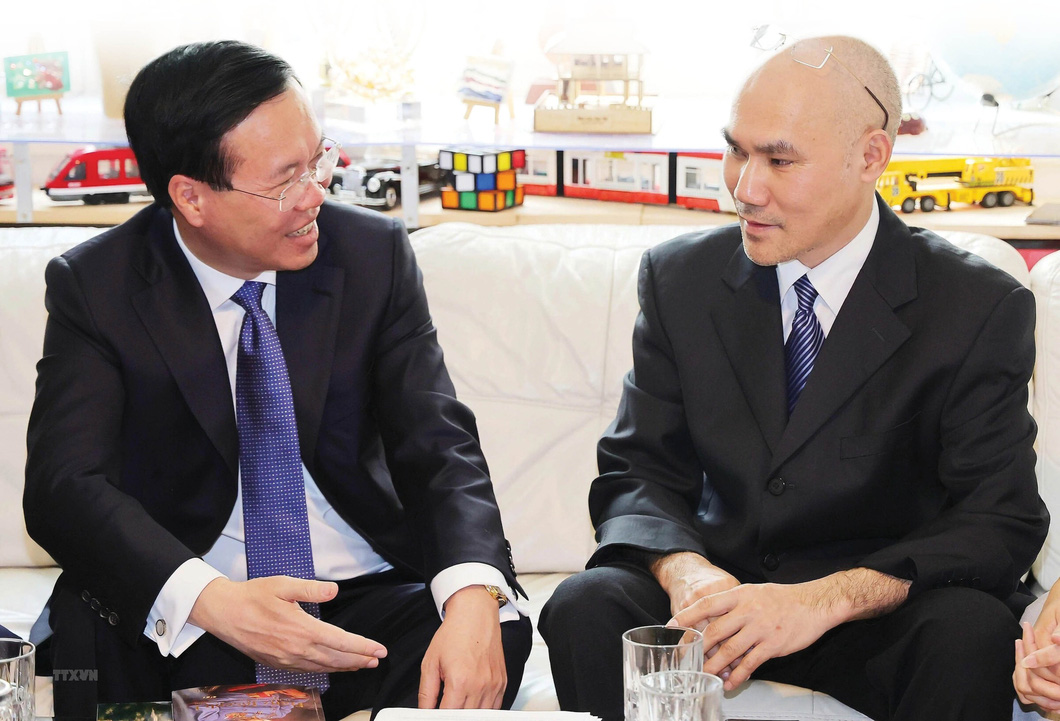 Chủ tịch nước Võ Văn Thưởng thăm tiến sĩ vật lý Nguyễn Duy Hà vào tháng 7-2023 - Ảnh: TTXVN