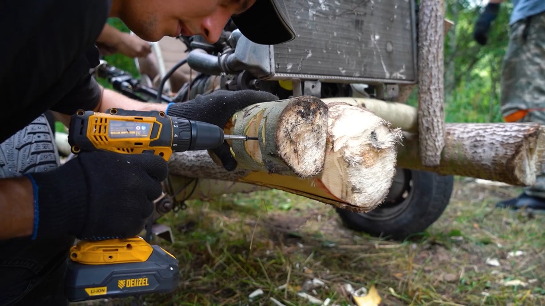 Homemade hybrid car made from wooden logs: as excellent as a supercar, Homemade hybrid car made from wooden logs: as excellent as a supercar,