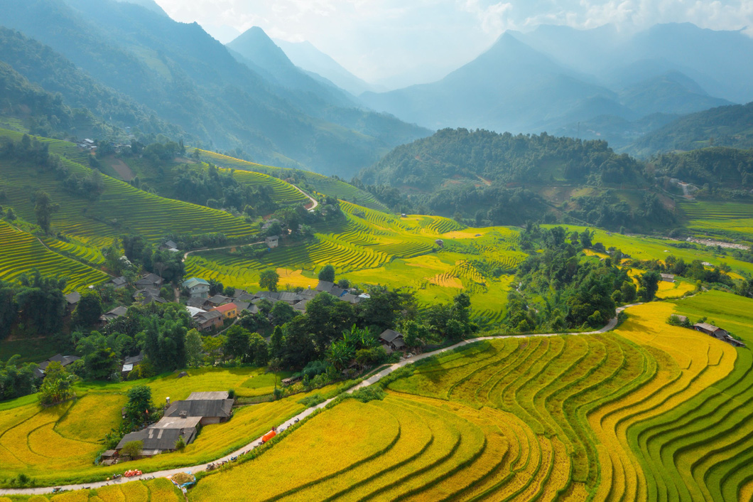 Lúa xanh, lúa vàng xen nhau tạo nên cảnh sắc tuyệt đẹp tại Nậm Cang - Ảnh: DƯƠNG QUỐC HIẾU